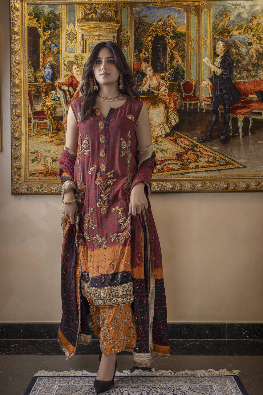 Maroon and black pure silk chunri