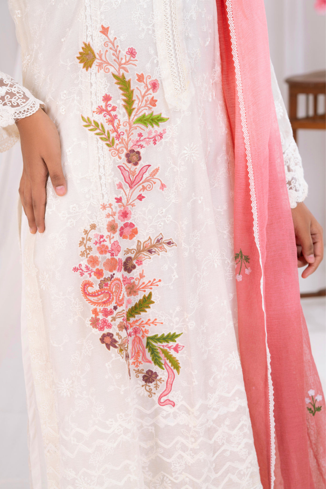 White Teal Net with Peach Motif